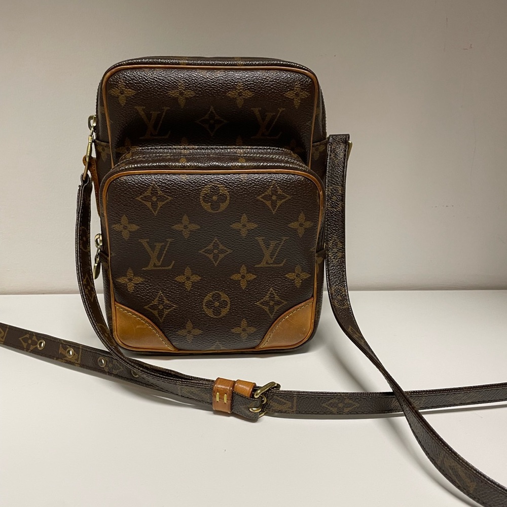 LOUIS VUITTON crossbody vintage bag